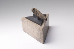 3eck Schatulle, H 21 cm, Keramik, Raku, Holz