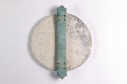Wandobjekt, Ø 47 cm, Keramik, Raku, Leder
